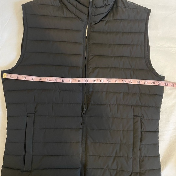 Men’s Gap puffer vest size medium black - Picture 3 of 7